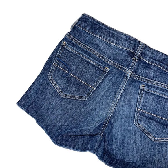 American Eagle AEO Distressed Raw Hem Dark Wash Stretch Shorts Womens 6 - Picture 5 of 7